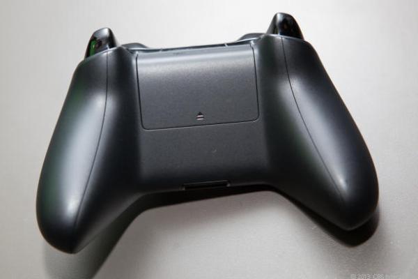 1247_microsoft-xbox-one-controller-4947_1_610x407